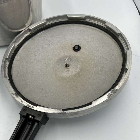 Presto Pressure Cooker 4 Quart A403A Vintage Missing  Jiggler 1970's - Picture 4 of 7